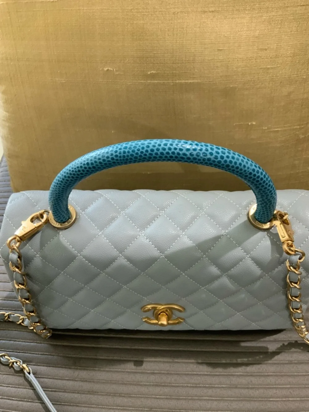 Classic CHANEL Bag: A Stylish and Versatile Choice for Elegance light blue - Picture 3 of 12
